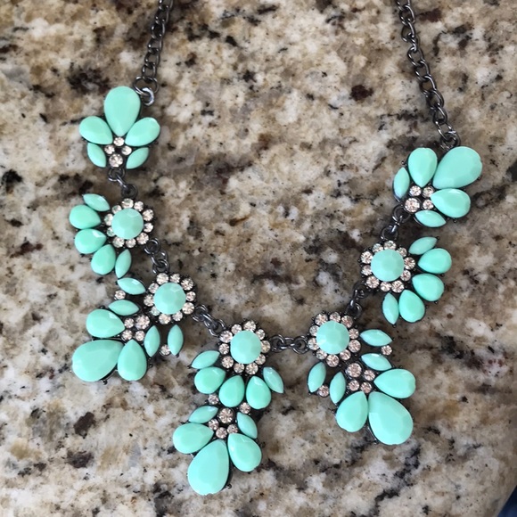 Jewelry - Statement necklace